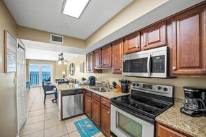 Fridge, microwave, oven, stovetop - Surf Side Shores: RIGHT ON THE BEACH!  One week of summer left or book for fall! (Gulf Shores)