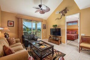 Smart TV, libros y estéreo 