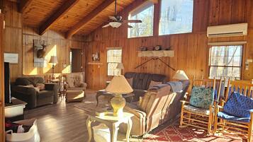 Smart-TV, Kamin, DVD-Player, Musikbibliothek