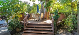 Stone Throw Famous Duval Street Location-No Contact Check-In