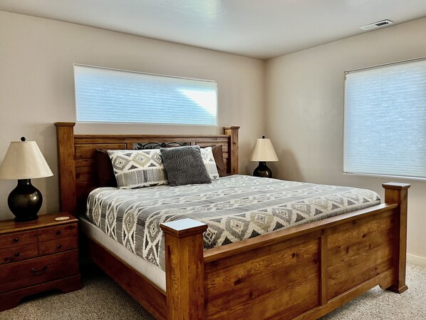 3 bedrooms, iron/ironing board, free WiFi, bed sheets - X4 Shared Pool & Hot Tub, Views, Private Garage/Patio, One Level (MOAB)