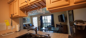 Walk In Level - Beautiful/Clean/Recently Remodeled 1BD/1BA at Pointe Royale 