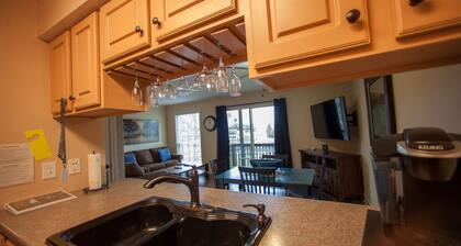 Walk In Level - Beautiful/Clean/Recently Remodeled 1BD/1BA at Pointe Royale