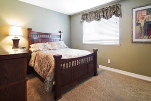 3 bedrooms, in-room safe, desk, iron/ironing board