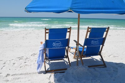 Gran condominio con sombrillas y sillas incluidas en el precio!