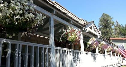 Toinen Story Hideaway