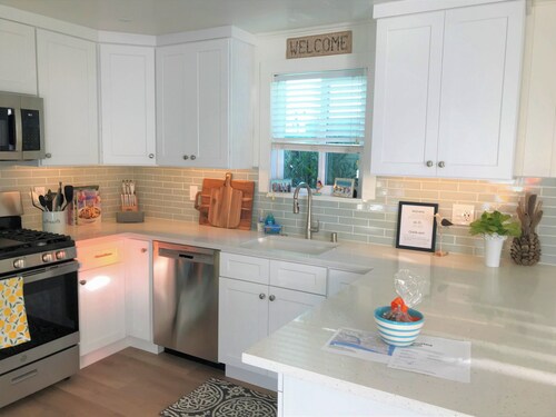 Charming & Private Santa Cruz Cottage 3 Blocks from the Beach