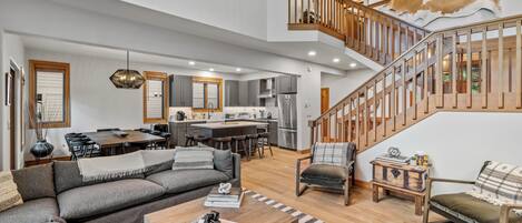 Fernseher, Kamin, Tischfußball