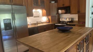 KylskÄp, mikrovÄgsugn, ugn och spishÀll