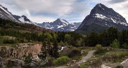 #3 - COWBOY CABIN – BEAUTIFUL PRIVATE SETTING, 6 MILES TO GLACIER PARK