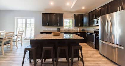 Neljäs ilmainen yö - 4 BR / 3 BA Lakeview Grand Rivers -Ainoa kaupunki molemmilla järvillä