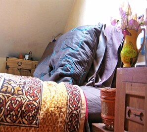 1 bedroom, desk, WiFi, bed sheets