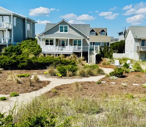 Exterior - Spectacular Oceanfront Family Cottage Retreat in Atlantic Beach! (Atlantic Beach)