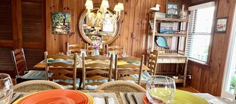 Spectacular Oceanfront Family Cottage Retreat in Atlantic Beach!