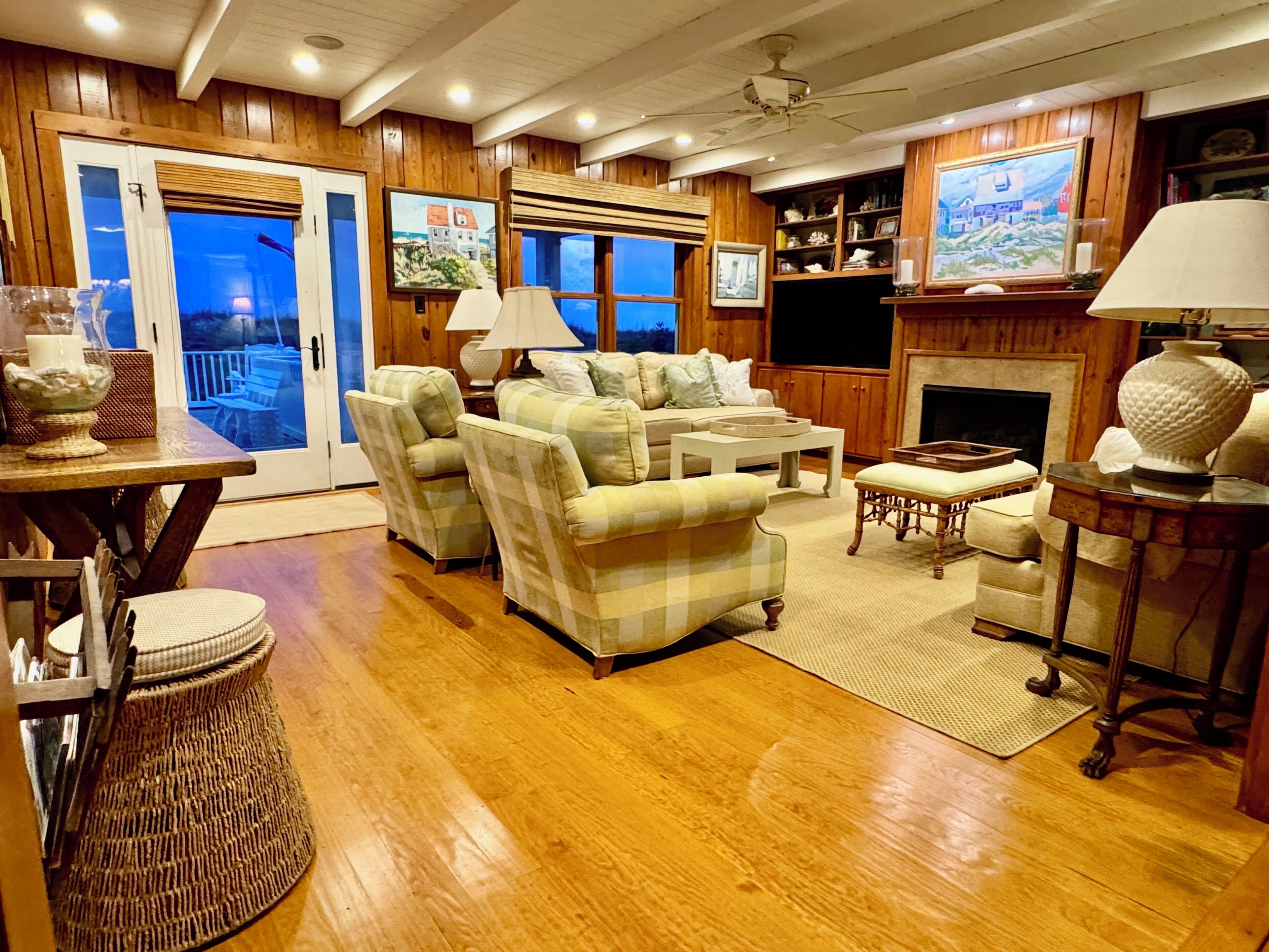 Smart TV, fireplace, DVD player, books