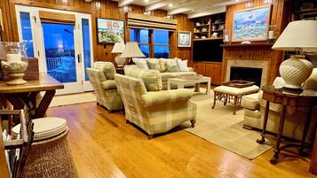 Smart TV, fireplace, DVD player, books