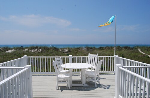 Spectacular Oceanfront Family Cottage Retreat in Atlantic Beach!
