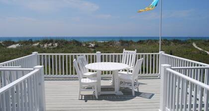 Spectacular Oceanfront Family Cottage Retreat in Atlantic Beach!