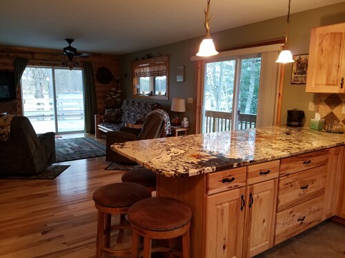 50ft bis zum Wasser ~ Tolle Lage ~ Mit praktischen Herbst- und Wintereröffnungen !!!