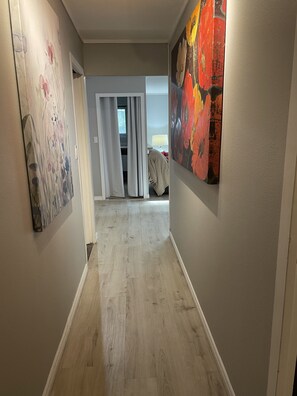 1 室のベッドルーム、アイロン / アイロン台、WiFi (無料)、ベッドシーツ