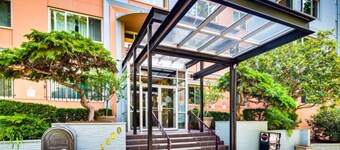 Cozy Modern Condo Next To Convention Center