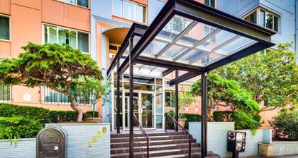 Cozy Modern Condo Next To Convention Center