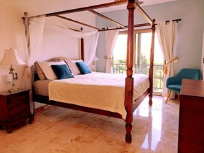 3 chambres, coffres-forts dans les chambres, fer et planche à repasser