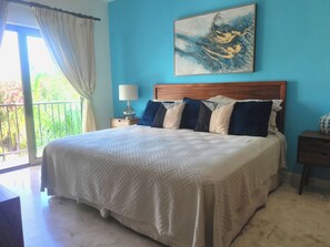 3 bedrooms, in-room safe, iron/ironing board, travel cot