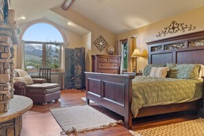 5 Schlafzimmer, Schreibtisch, Bügeleisen/Bügelbrett, Reisekinderbett