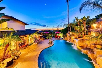 Heated pool, hot tub & waterslides near the beach!