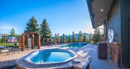 The Hideout | Cozy Top-Floor Loft Studio at The Rockies!