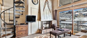 The Hideout | Cozy Top-Floor Loft Studio at The Rockies!