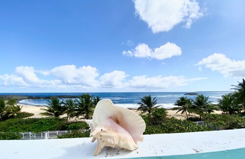 Beachfront Bliss in Mar Chiquita Beach! Private Terrace, BBQ, Balcony,  and Wifi