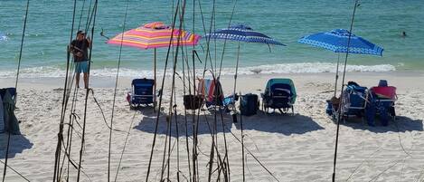 Beach nearby, sun loungers, beach towels