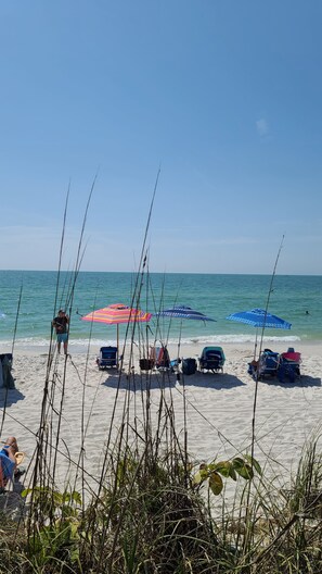 Beach nearby, sun loungers, beach towels