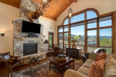 Luxury 7-Bedroom Private Home with Breathtaking Valley Views!