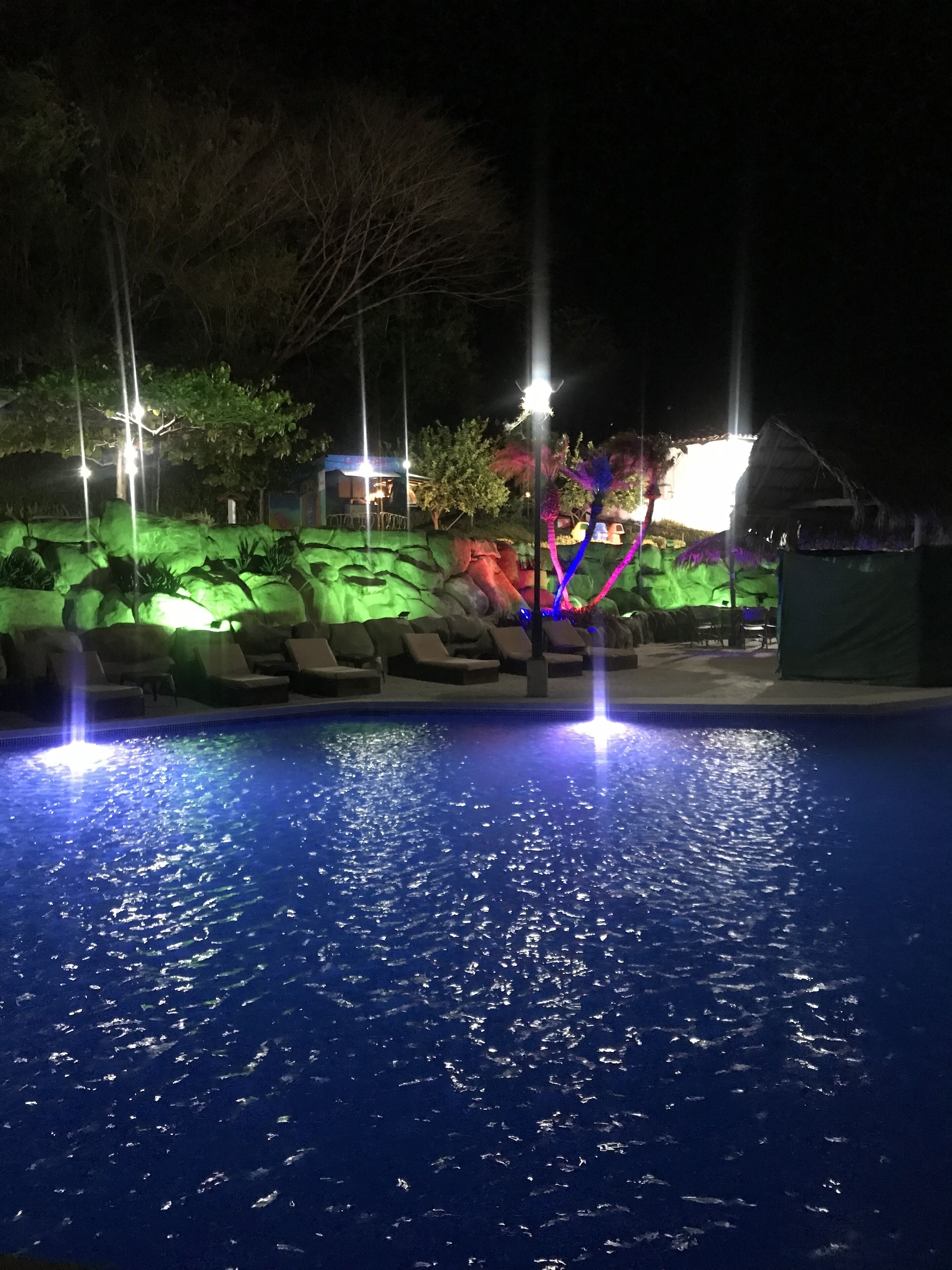 Piscine à débordement