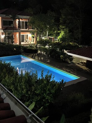 Una piscina a sfioro