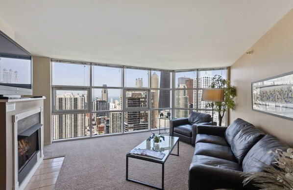 TV, peis og kontorer