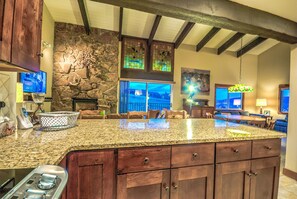 Interior - Top-Floor 3BR/2BA Ski-In/Walk-Out Condo! (Steamboat Springs)