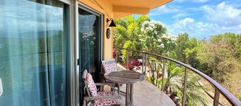 Couples Retreat, Sweeping VIEWS, Kayaks Await at the Beach!