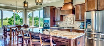 2nd House Built For Groups - 4 Suites, 8 Beds, WOW