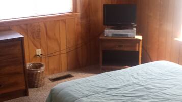 4 bedrooms, iron/ironing board, free WiFi