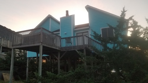  DECK OCEAN VIEWS; HOT TUB, GREAT RATES  !! 
                                   