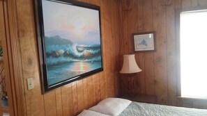 4 bedrooms, iron/ironing board, free WiFi -  DECK OCEAN VIEWS HOT TUB
 
 SHORT  STROLL  BEHIND  HOUSE 
    TO SERENE BEACH ! (Salvo)