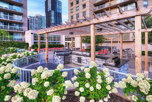 2-Story Penthouse -Views, Fireplace, Pool, Gym