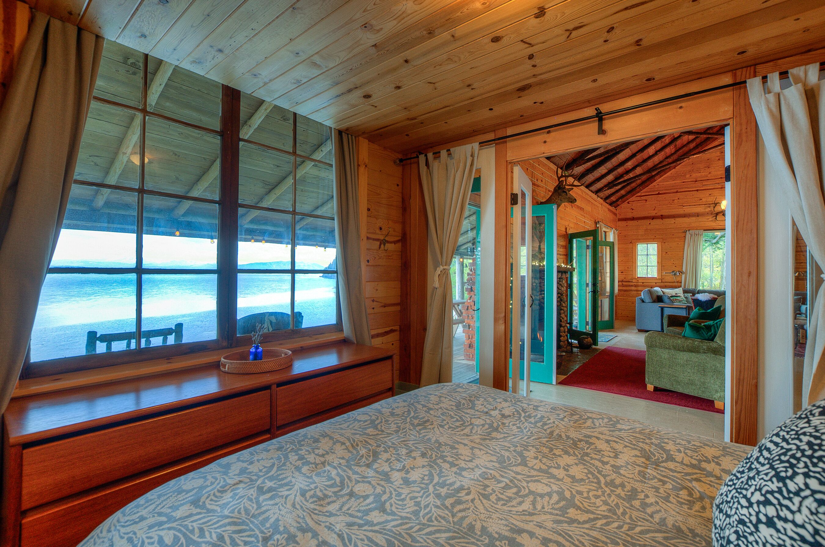 4 bedrooms, WiFi, bed sheets