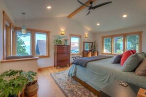 4 bedrooms, WiFi, bed sheets - Historic lodge, new wing, ocean-front, private beach, kayaks, hot tub, and more! (Eastsound)