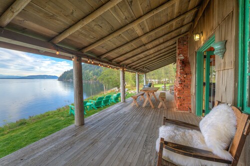 Historiallinen Lodge, yksityinen ranta, poreallas, uskomattomat näkymät, lähellä kaupunkia