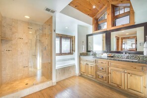 Sèche-cheveux, serviettes fournies